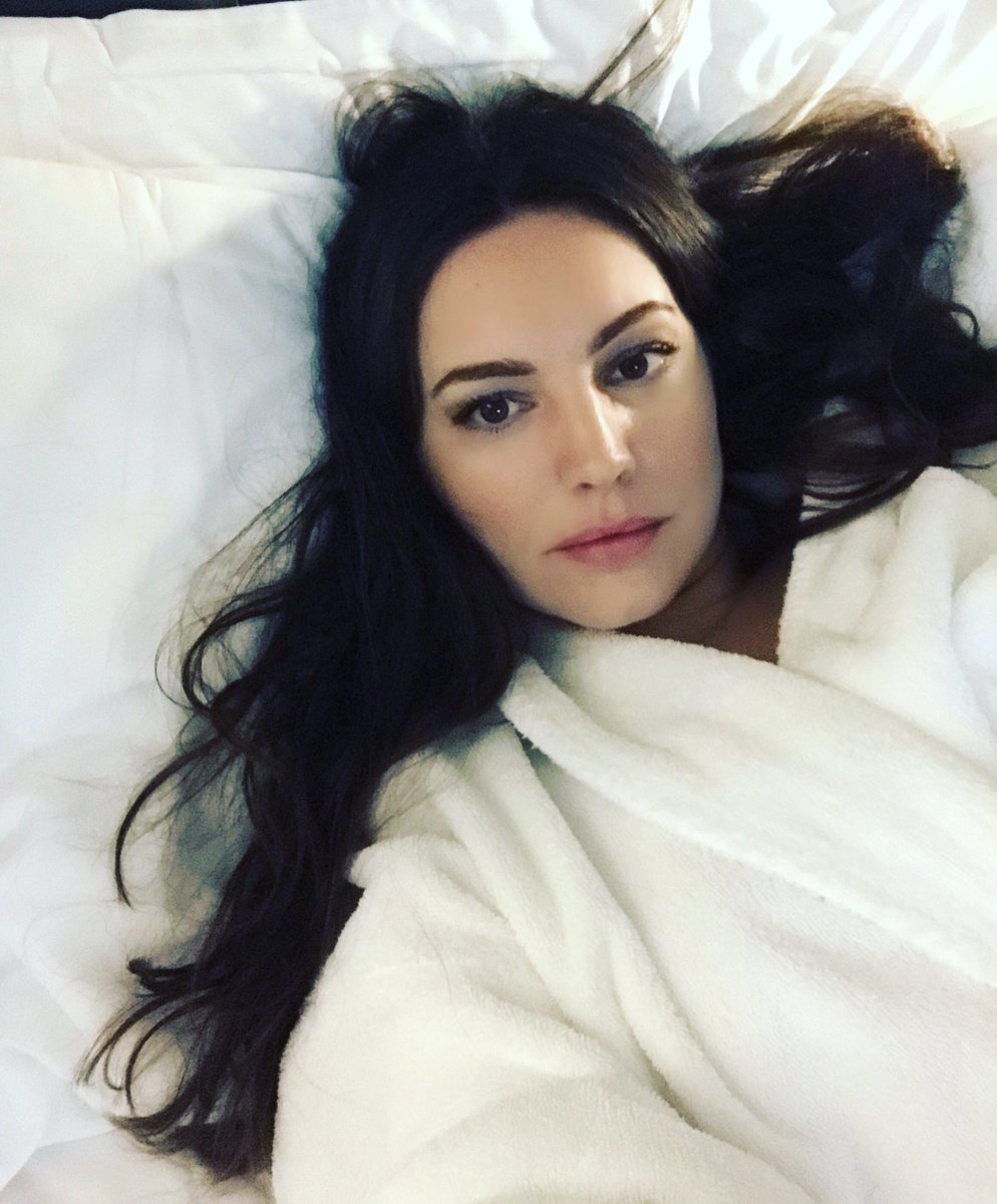 Kelly Brook's latest Twitter photos. Kelly Brook,actress Kelly Brook,Kelly Brook latest pics,Kelly Brook latest images,Kelly Brook latest photos,Kelly Brook latest stills,Kelly Brook latest pictures,Kelly Brook pics,Kelly Brook images,Kelly Brook photos