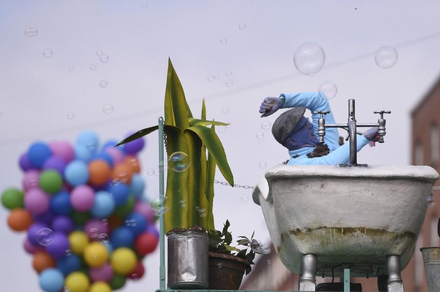 A performer rides a float during the parade in Dublin, Ireland March 17, 2016. St Patrick’s Day,St Patrick’s Day 2017,St Patrick’s Day photos,irish holiday,St Patrick’s Day holiday,people celebrate St Patrick’s Day,St Patrick’s Day green,photos,Duchess of Cambridge,prince william,Catherine,St Patrick’s Day parade