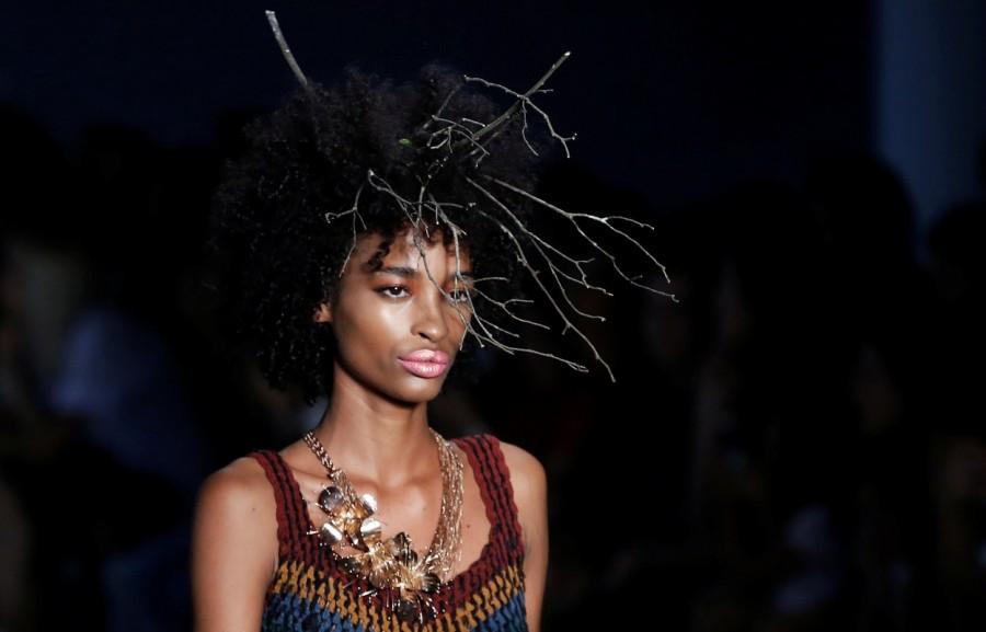 A model presents a creation from Isabela Capeto during Sao Paulo Fashion Week in Sao Paulo, Brazil March 15, 2017. Sao Paulo Fashion Week,Sao Paulo Fashion Week 2017,best of Sao Paulo Fashion Week,Sao Paulo Fashion Week pics,Sao Paulo Fashion Week images,Sao Paulo Fashion Week photos,Sao Paulo Fashion Week stills,Sao Paulo Fashion Week pictures