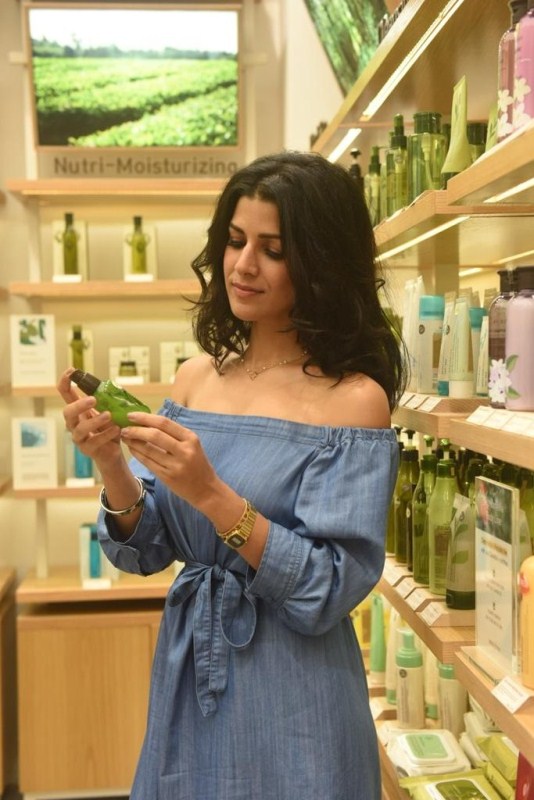 Bollywood actress Nimrat Kaur seen shopping at the newly revamped Phoenix Marketcity mall in Mumbai. Nimrat Kaur,actress Nimrat Kaur,Phoenix Marketcity mall,Nimrat Kaur pics,Nimrat Kaur images,Nimrat Kaur photos,Nimrat Kaur stills,Nimrat Kaur pictures