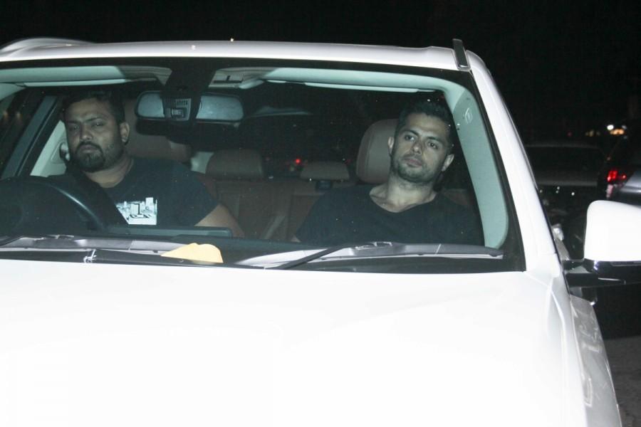 Bunty Sachdeva spotted at Bandra. Sonakshi Sinha and Bunty Sachdeva,Sonakshi Sinha,Bunty Sachdeva,Bunty Sachdeva at Bandra,Sonakshi Sinha at Bandra,Sonakshi Sinha pics,Sonakshi Sinha images,Sonakshi Sinha photos,Sonakshi Sinha stills,Sonakshi Sinha pictures