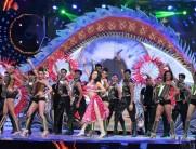 Lights, Camera, Action… and there was much more at the biggest awards night of the year, Zee Cine Awards 2017. The evening witnessed the perfect cocktail of glitz and glamour with the crème de la crème of Bollywood coming together to celebrate the best of Hindi cinema.