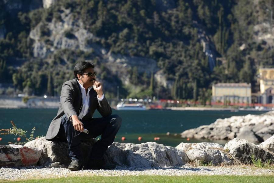 Pawan Kalyan and Shruti Hassan's Emo Emo song stills from Katamarayudu Movie. The movie is directed by Kishore Kumar Pardasani (Dolly) and Music by Anup Rubens. Pawan Kalyan,Shruti Hassan,Pawan Kalyan and Shruti Hassan,Emo Emo song stills,Emo Emo song pics,Emo Emo song images,Emo Emo song photos,Emo Emo song pictures,Katamarayudu,Katamarayudu pics,Katamarayudu images,Katamarayudu photos,Katamarayudu stills