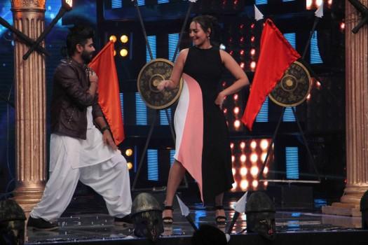 Bollywood filmmaker Farah Khan, actor Sonakshi Sinha, music composer Anu Malik, singers Sonu Nigam and Vishal Dadlani on the sets of Indian Idol season 9 during the promotion of film Noor in Mumbai, India on March 14, 2017.