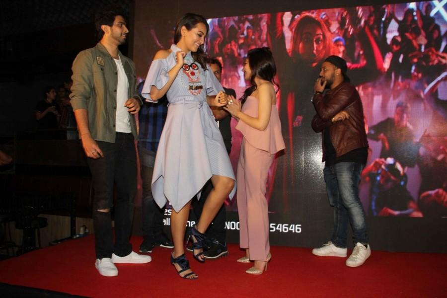Celsbs like Sonakshi Sinha, Tulsi Kumar, Shibani Dandekar, singer Amaal Mallik, lyricist Kumaar, singers Tulsi Kumar and Yash Narvekar during the launch of song Gulabi 2.0 from film Noor, in Mumbai on March 22, 2017. Sonakshi Sinha,actress Sonakshi Sinha,Gulabi 2.0 song launch,Gulabi 2.0,Noor,Noor movie songs,Sonakshi Sinha,Tulsi Kumar,Shibani Dandekar,singer Amaal Mallik,lyricist Kumaar,singers Tulsi Kumar