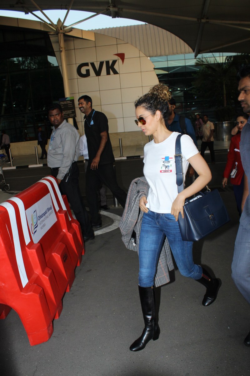 Bollywood actress Kangana Ranaut visits Vaishno Devi ahead of her 30th birthday. Kangana Ranaut,Kangana Ranaut birthday,Kangana Ranaut 30th Birthday,Kangana Ranaut pics,Kangana Ranaut images,Kangana Ranaut photos,Kangana Ranaut stills,Kangana Ranaut pictures