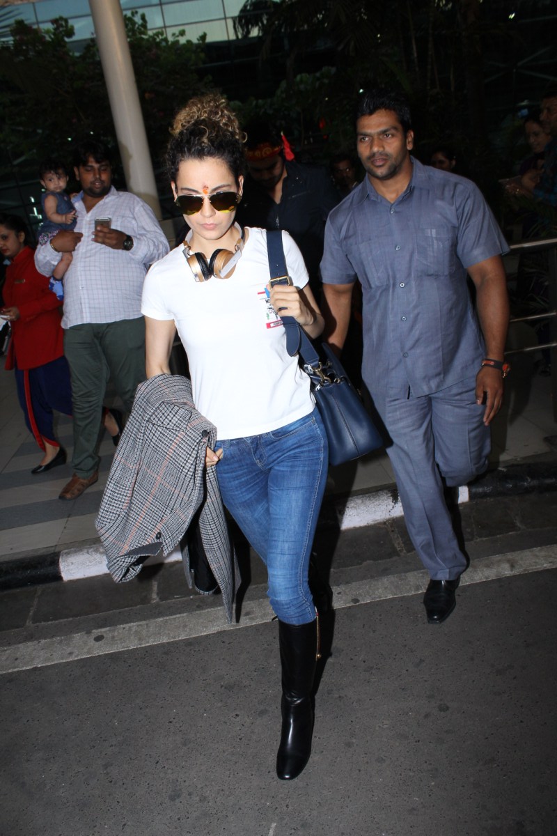 Bollywood actress Kangana Ranaut visits Vaishno Devi ahead of her 30th birthday. Kangana Ranaut,Kangana Ranaut birthday,Kangana Ranaut 30th Birthday,Kangana Ranaut pics,Kangana Ranaut images,Kangana Ranaut photos,Kangana Ranaut stills,Kangana Ranaut pictures