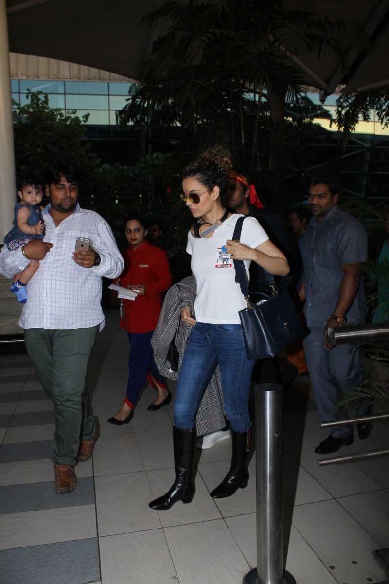 Bollywood actress Kangana Ranaut visits Vaishno Devi ahead of her 30th birthday. Kangana Ranaut,Kangana Ranaut birthday,Kangana Ranaut 30th Birthday,Kangana Ranaut pics,Kangana Ranaut images,Kangana Ranaut photos,Kangana Ranaut stills,Kangana Ranaut pictures