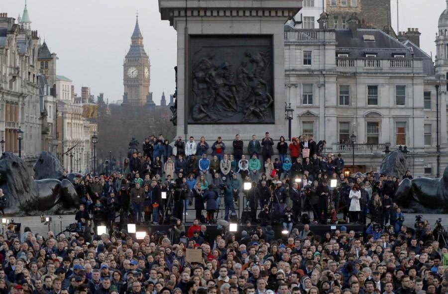People attend a vigil in Trafalgar Square the day after an attack in London. Parliament,parliament attact,Mourning for London,London attack victims,London victims,Mourning for London attack victims