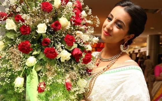 Sanjjanaa Galrani Inaugurates Hi Life Exhibition