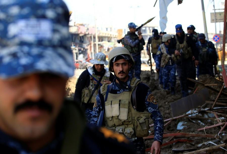 Federal police members carry their weapons as they head to the frontline to fight against Islamic State militants, in Mosul. Iraqi forces into Mosul,Iraqi forces edge further into Mosul,Mosul,Iraqi forces enter Mosul,Islamic State militants,Islamic militants