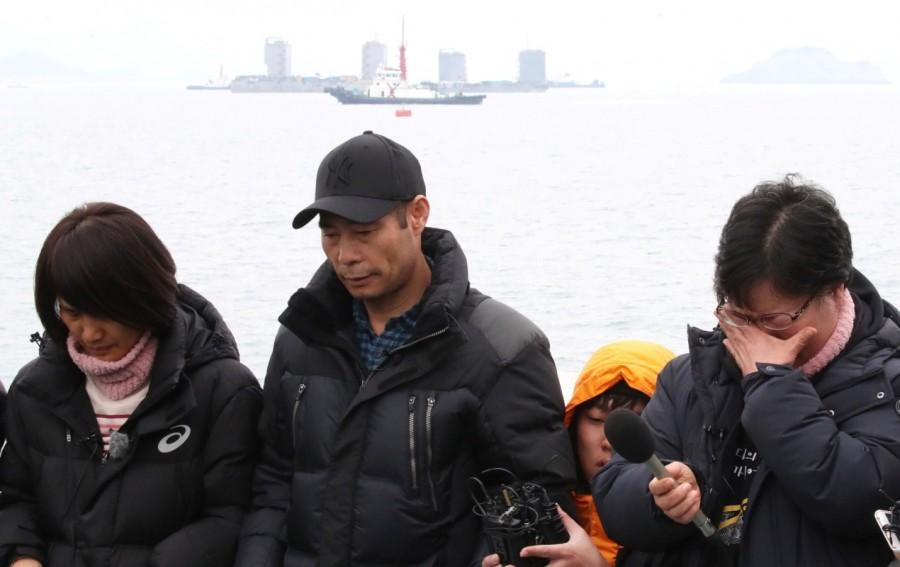 Family members of missing passengers onboard sunken ferry Sewol react as they speak at a news conference during salvage operations on the sea off Jindo, South Korea, March 23, 2017. Sunken South Korea,South Korea ferry raised,South Korea ferry,Sewol ferry,Sewol ferry sank,Sewol ferry salvage,sewol ferry disaster