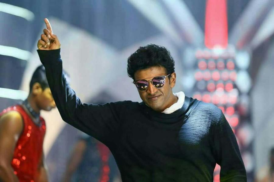 Puneeth Rajkumar and Priya Anand,Puneeth Rajkumar,Priya Anand,Raajakumara movie stills,Raajakumara movie pics,Raajakumara movie images,Raajakumara movie photos,Raajakumara movie pictures,Raajakumara stills,Raajakumara pics,Raajakumara images,Raajakumara p