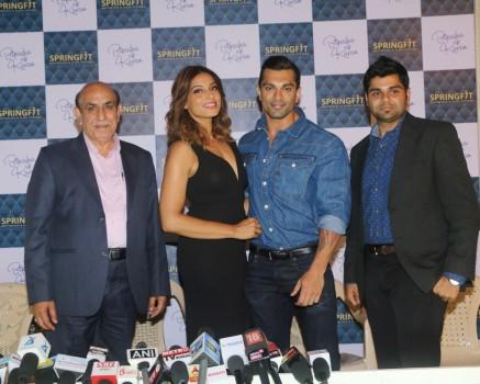 SK Malhotra, Director - Sales & Marketing of Springfit Mattresses, Bipasha Basu, Karan Singh Grover & Nitin Gupta - Executive Director, Sprigfit Mattresses at the brand's autograph collection launch.