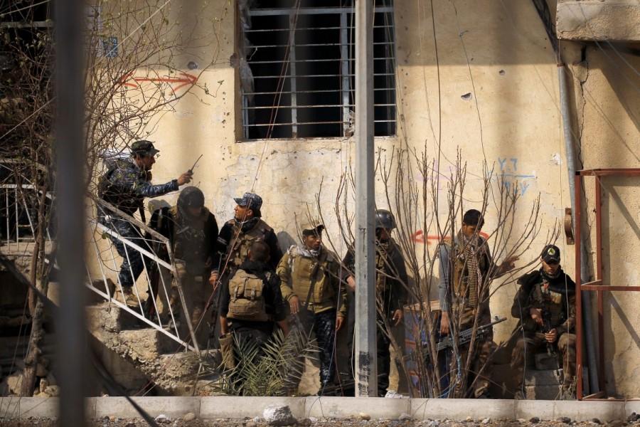 Iraqi special forces and federal police members hide from a sniper during a battle with Islamic State militants in western Mosul. Sniper wars,Mosul sniper wars,Islamic State,Islamic State mounts,Iraqi forces