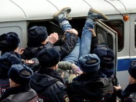 Russian police,police detain protesters,Russian protesters,Alexei Navalny,protesters across Russia,opposition leader Alexei Navalny,demonstrate against corruption,corruption