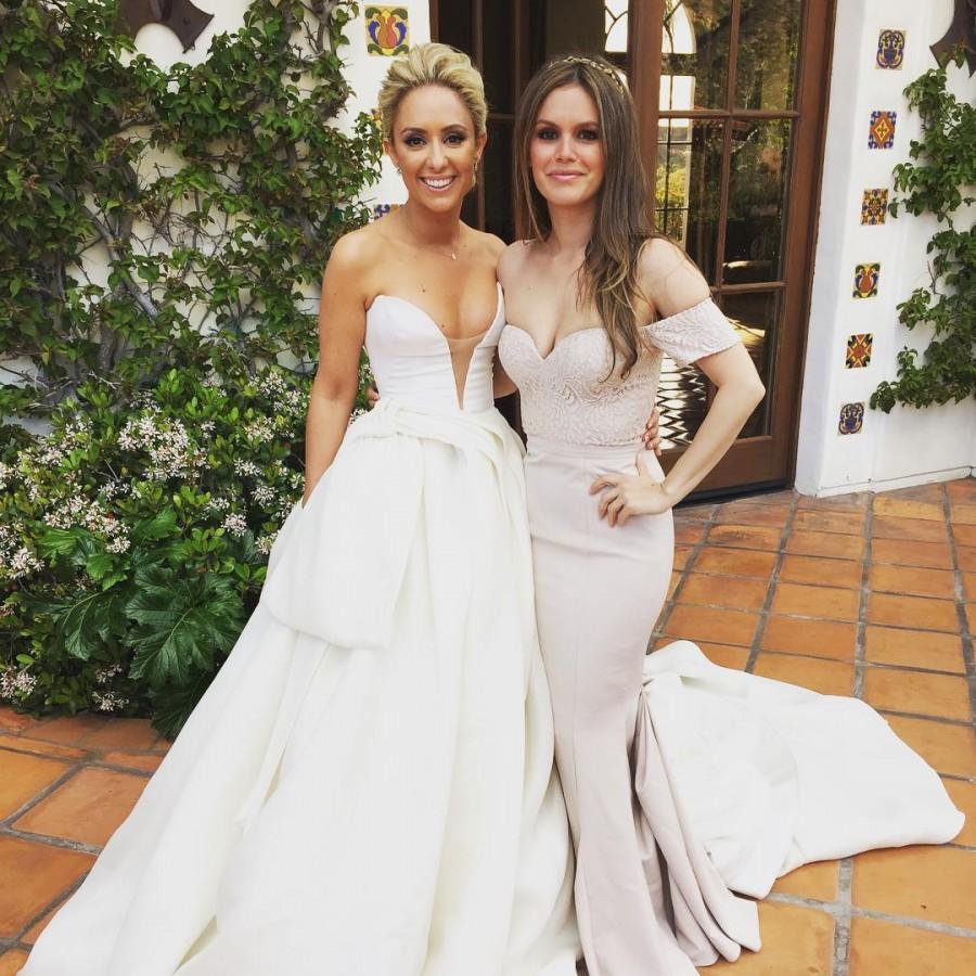 Hollywood actress Rachel Bilson looks stunning in white gown at friend's wedding. Rachel Bilson,actress Rachel Bilson,Rachel Bilson in white gown,Rachel Bilson hot pics,Rachel Bilson hot images,Rachel Bilson hot stills,Rachel Bilson hot pictures,Rachel Bilson hot photos