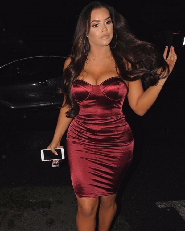 Lateysha Grace,actress Lateysha Grace,Lateysha Grace flashes her cleavage.....