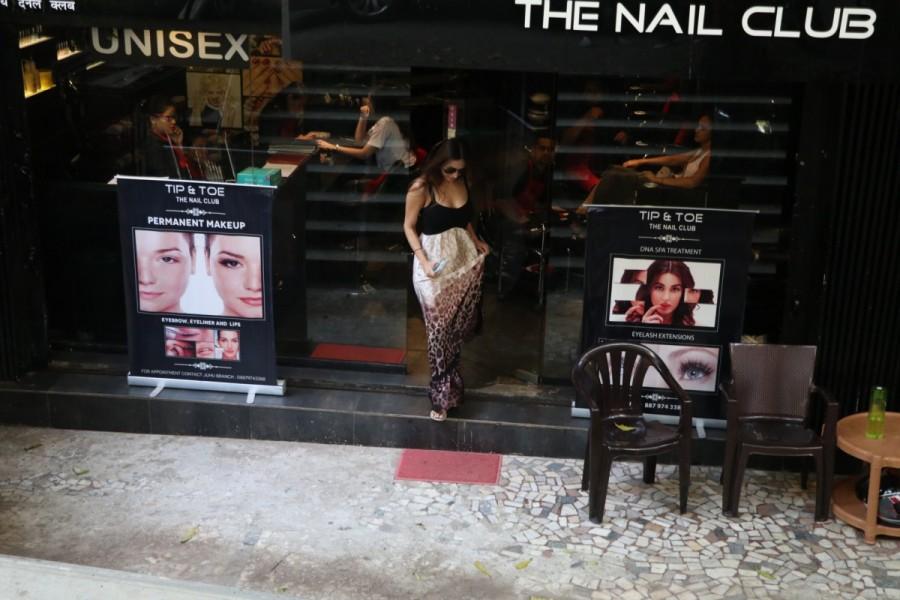 Bollywood actress Malaika Arora Khan spotted at tip top Bandra in Mumbai. Malaika Arora Khan,actress Malaika Arora Khan,Malaika Arora Khan at tip top Bandra,Malaika Arora Khan spotted at tip top Bandra,tip top Bandra,tip top,Malaika Arora Khan pics,Malaika Arora Khan images,Malaika Arora Khan stills,Malaika Arora Khan pictures