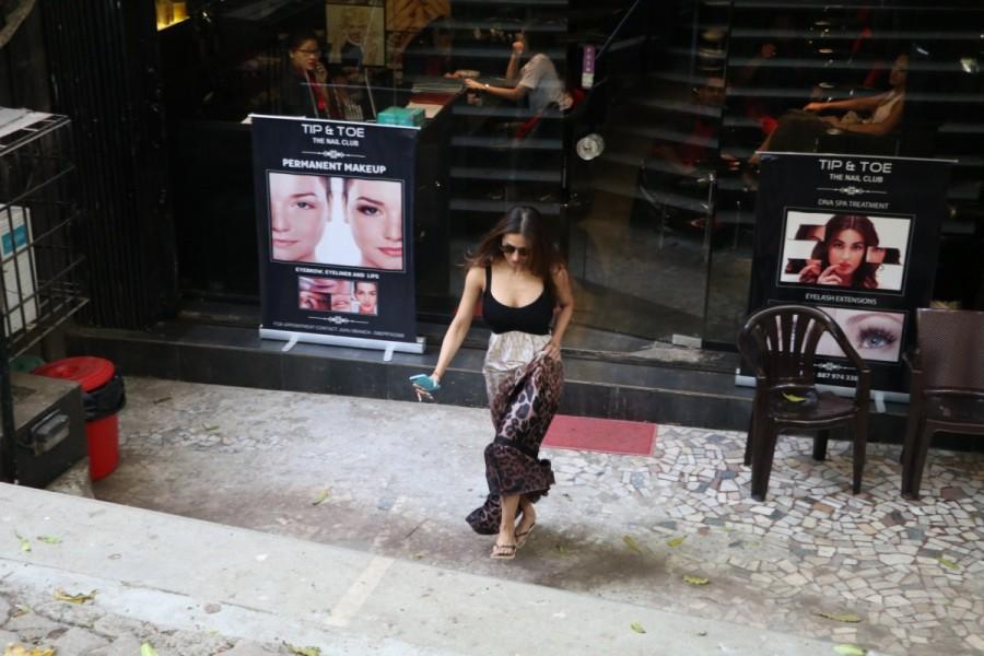 Bollywood actress Malaika Arora Khan spotted at tip top Bandra in Mumbai. Malaika Arora Khan,actress Malaika Arora Khan,Malaika Arora Khan at tip top Bandra,Malaika Arora Khan spotted at tip top Bandra,tip top Bandra,tip top,Malaika Arora Khan pics,Malaika Arora Khan images,Malaika Arora Khan stills,Malaika Arora Khan pictures