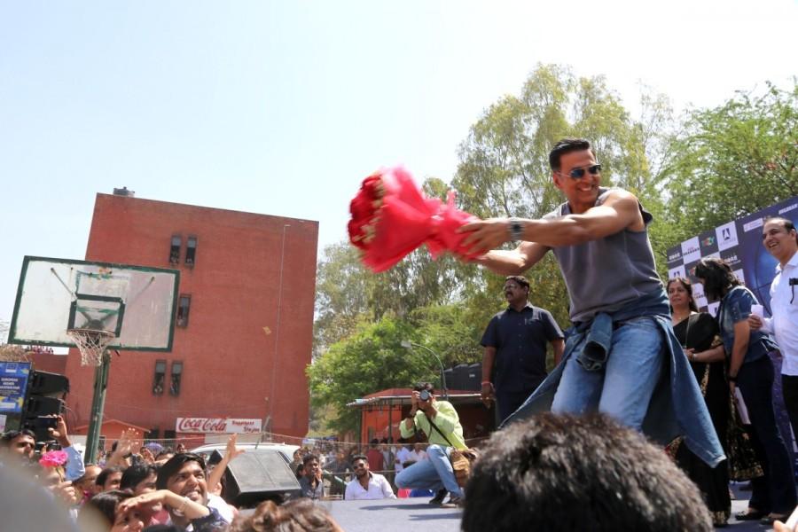 The college witnessed fan frenzy to a whole new level whereby a student was in tears to meet her favourite actor, Akshay Kumar. The actor gave the girl her dream moment by dancing with her. Akshay Kumar,Neeraj Pandey,Taapsee Pannu,Manoj Bajpayee,Naam Shabana,Naam Shabana team,Naam Shabana promotion,Naam Shabana movie promotion,Naam Shabana promotion pics,Naam Shabana promotion images,Naam Shabana promotion stills,Naam Shabana promotion pictu