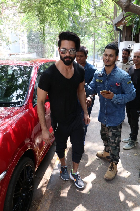 Bollywood actor Shahid Kapoor spotted at Hakkiam Ali Salon at Bandra in Mumbai. Shahid Kapoor,actor Shahid Kapoor,Shahid Kapoor spotted at Hakkiam Ali Salon,Hakkiam Ali Salon,Shahid Kapoor at Bandra,Shahid Kapoor in Bandra,Shahid Kapoor pics,Shahid Kapoor images,Shahid Kapoor stills,Shahid Kapoor pictures