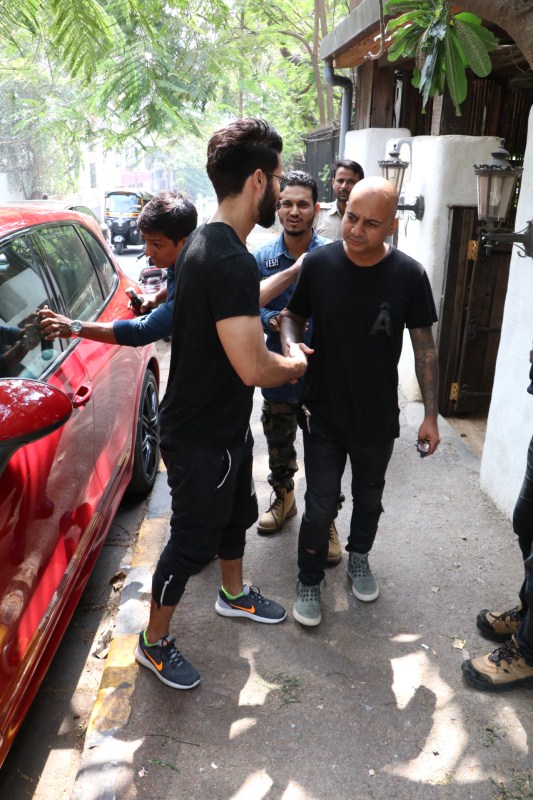 Bollywood actor Shahid Kapoor spotted at Hakkiam Ali Salon at Bandra in Mumbai. Shahid Kapoor,actor Shahid Kapoor,Shahid Kapoor spotted at Hakkiam Ali Salon,Hakkiam Ali Salon,Shahid Kapoor at Bandra,Shahid Kapoor in Bandra,Shahid Kapoor pics,Shahid Kapoor images,Shahid Kapoor stills,Shahid Kapoor pictures