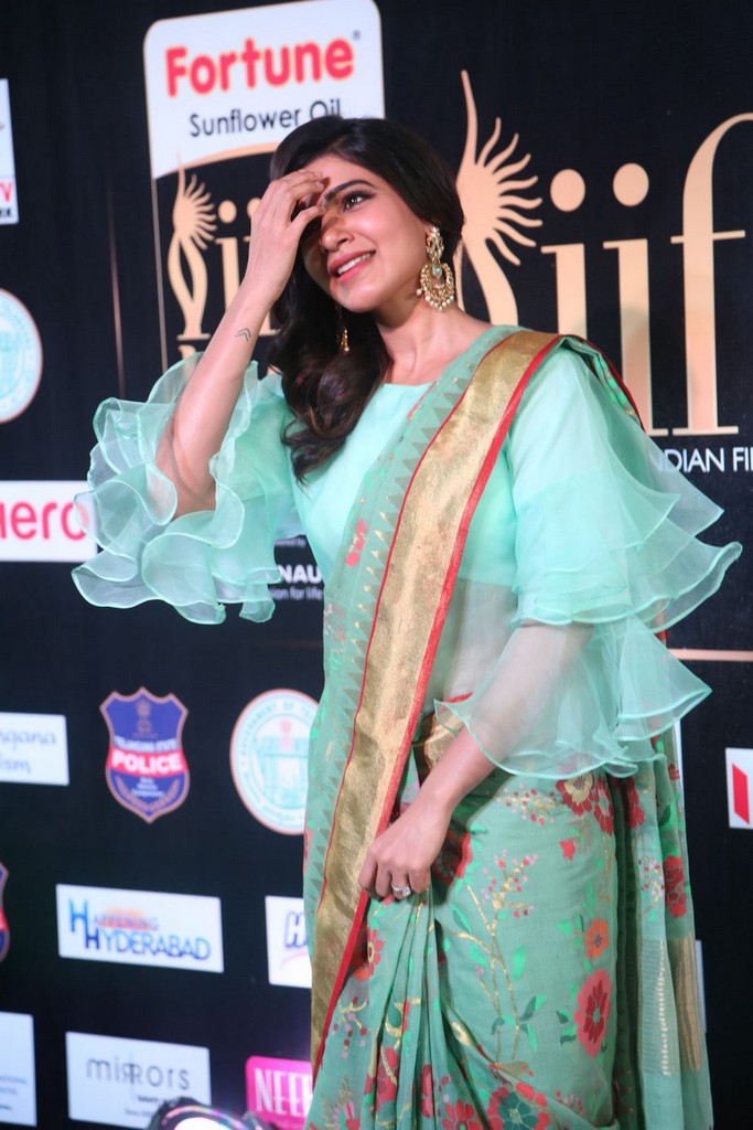 South Indian actress Samantha spotted at IIFA Utsavam Awards 2017 Green Carpet. Samantha,actress Samantha,Samantha at IIFA Utsavam 2017,IIFA Utsavam 2017,IIFA Utsavam,IIFA Utsavam pics,IIFA Utsavam images,IIFA Utsavam stills,IIFA Utsavam pictures