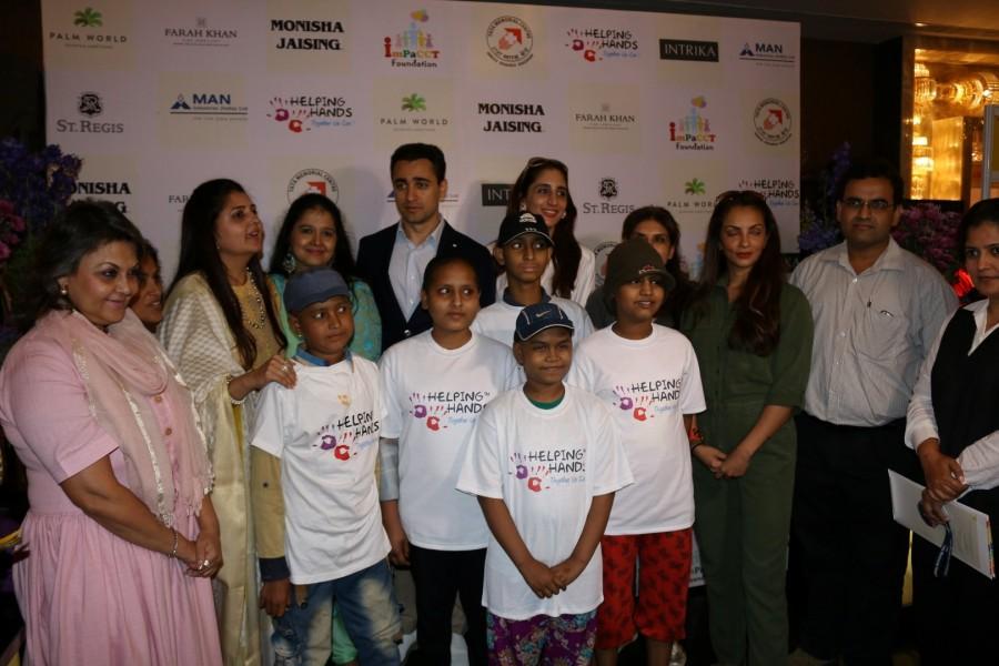 Bollywood Actor Imran Khan at Exhibition Cum Fundraiser in Aid of Cancer Patients in Mumbai on March 29, 2017. Imran Khan,actor Imran Khan,Exhibition Cum Fundraiser in Aid of Cancer Patients,Imran Khan pics,Imran Khan images,Imran Khan stills,Imran Khan pictures