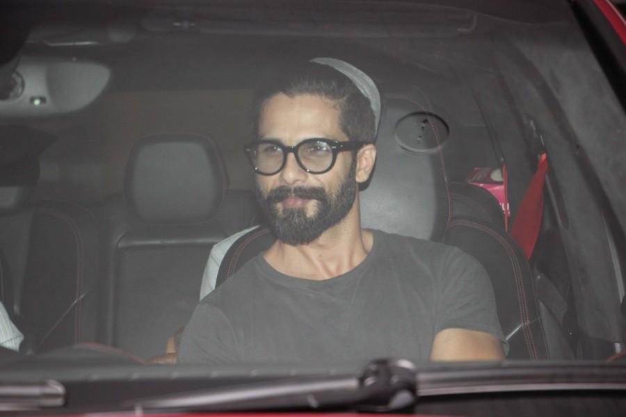 Bollywood actor Shahid Kapoor visits Karan Johar's kids. Gauri Khan and Shahid Kapoor,Gauri Khan,Shahid Kapoor,Karan Johar,Karan Johar kids,Roohi and Yash