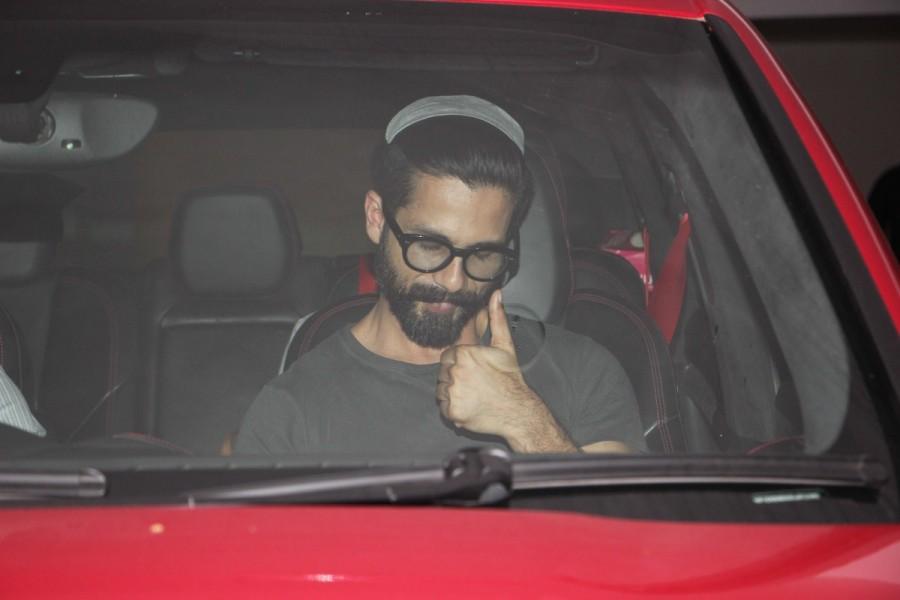 Bollywood actor Shahid Kapoor visits Karan Johar's kids. Gauri Khan and Shahid Kapoor,Gauri Khan,Shahid Kapoor,Karan Johar,Karan Johar kids,Roohi and Yash