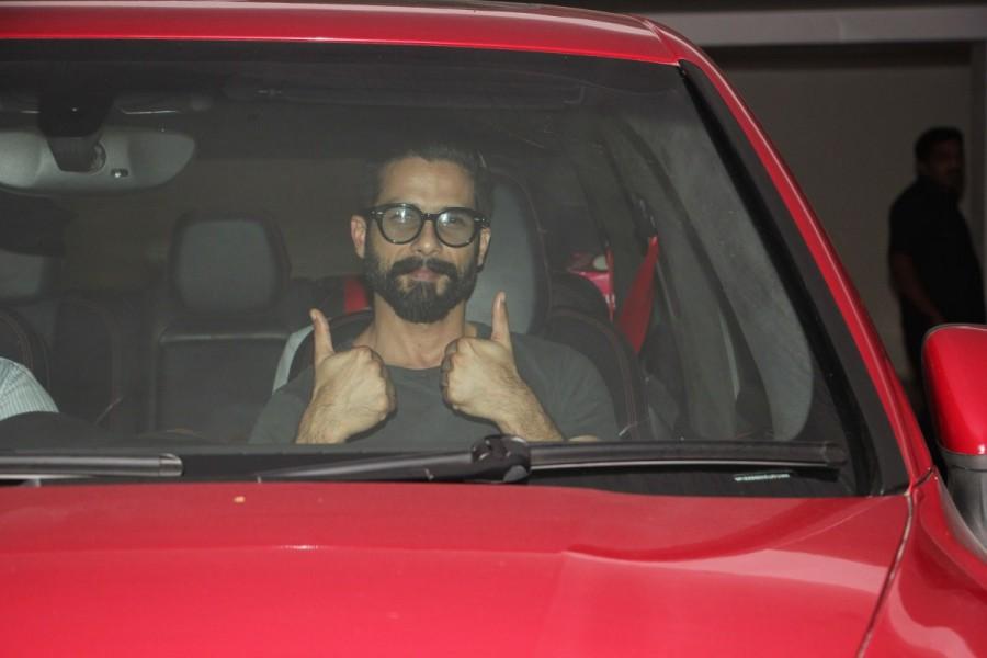 Bollywood actor Shahid Kapoor visits Karan Johar's kids. Gauri Khan and Shahid Kapoor,Gauri Khan,Shahid Kapoor,Karan Johar,Karan Johar kids,Roohi and Yash