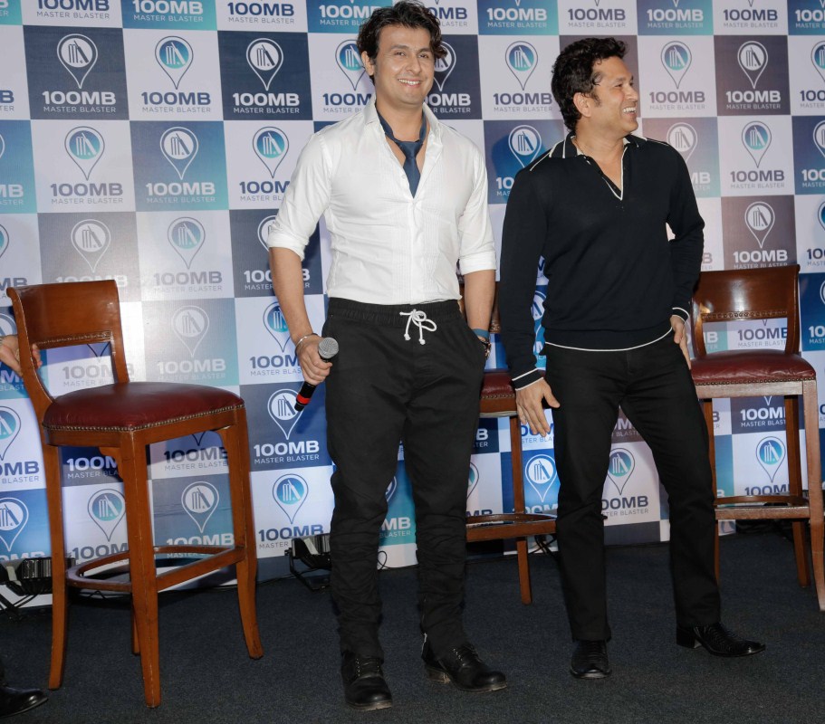 Cricket legend Sachin Tendulkar on Thursday unveiled his latest endeavor 100MB at ITC Mumbai. Sachin Tendulkar,Sachin Tendulkar unveils new fan engagement app,Sachin Tendulkar unveils engagement app,Sachin Tendulkar pics,Sachin Tendulkar images,Sachin Tendulkar stills,Sachin Tendulkar pictures