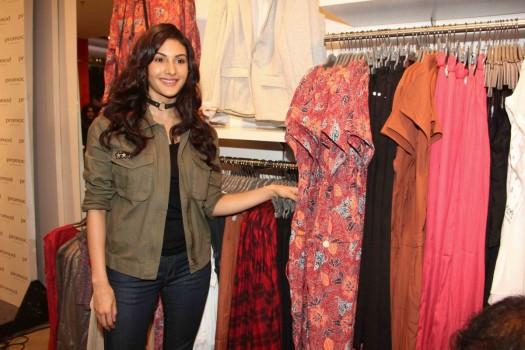 Bollywood actress Amyra Dastur Lanuch Denim Atelier's New Collection in Mumbai March, 30 2017.