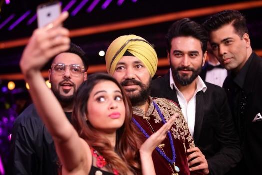 Selfie Time with Judges and Daler Mehendi on the set of Dil Hai Hindustani.