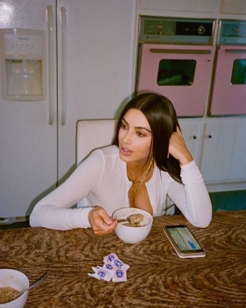 Hollywood actress Kim Kardashian flaunts new hair cut. Kim Kardashian,Kim Kardashian new hair cut,Kim Kardashian hair cut,Kim Kardashian shorter hair,Kim Kardashian latest pics,Kim Kardashian latest images,Kim Kardashian latest photos,Kim Kardashian latest stills,Kim Kardashian latest pictures