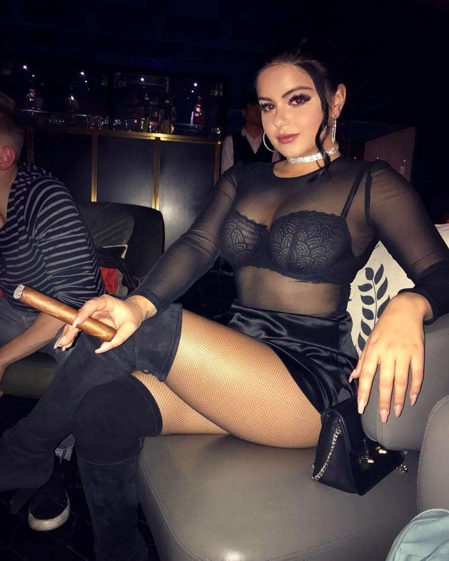 Hollywood actress Ariel Winter flashes her cleavage. Ariel Winter,actress Ariel Winter,Ariel Winter flashes her cleavage,Ariel Winter cleavage,Ariel Winter cleavage pics,Ariel Winter cleavage images,Ariel Winter cleavage stills,Ariel Winter cleavage pictures,Ariel Winter hot pics,Ariel Winter hot images,Ari