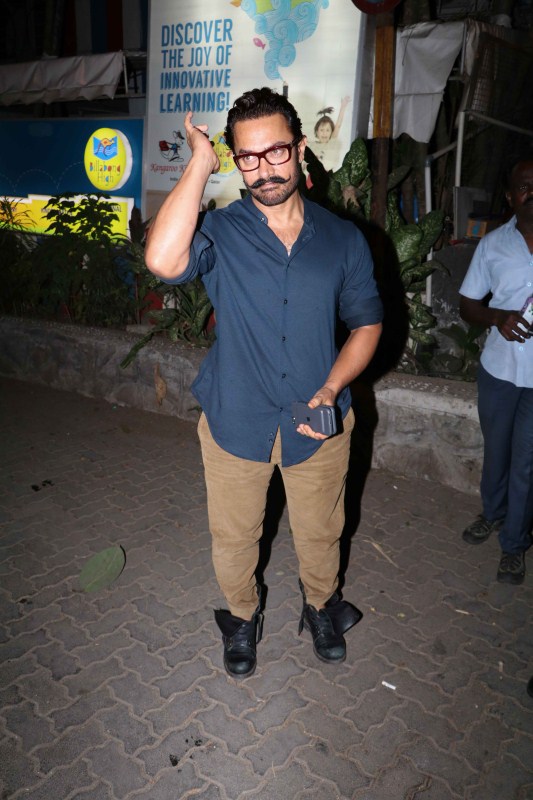 Bollywood actor Aamir Khan spotted at Aura Bandra in Mumbai on March 31, 2017. Aamir Khan,actor Aamir Khan,Aamir Khan pics,Aamir Khan images,Aamir Khan stills,Aamir Khan pictures,Aamir Khan photos,Aamir Khan spotted at Aura,Aamir Khan at Aura