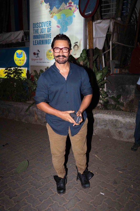 Bollywood actor Aamir Khan spotted at Aura Bandra in Mumbai on March 31, 2017. Aamir Khan,actor Aamir Khan,Aamir Khan pics,Aamir Khan images,Aamir Khan stills,Aamir Khan pictures,Aamir Khan photos,Aamir Khan spotted at Aura,Aamir Khan at Aura