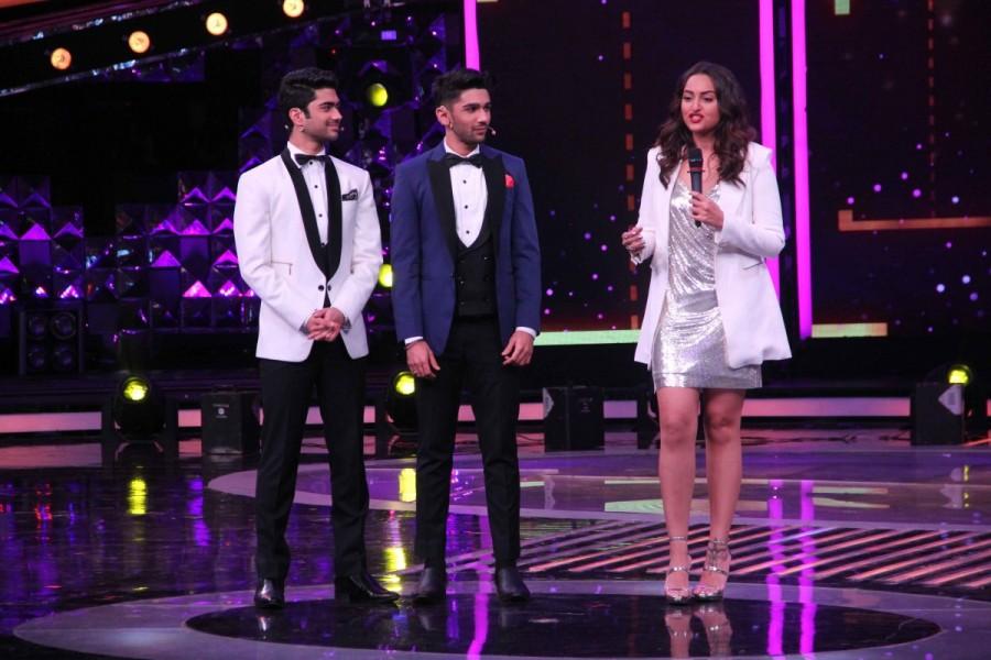 Bollywood actress Sonakshi Sinha spotted during the promotion of film Noor and Nach Baliye integration on the sets Star Plus singing reality show Dil Hai Hindustani in Mumbai on March 31, 2017. Sonakshi Sinha,actress Sonakshi Sinha,Sonakshi Sinha promotes Noor,Noor,Noor promotion,Noor movie promotion,Dil Hai Hindustani,reality show Dil Hai Hindustani,Sonakshi Sinha pics,Sonakshi Sinha images,Sonakshi Sinha stills,Sonakshi Sinha pictures