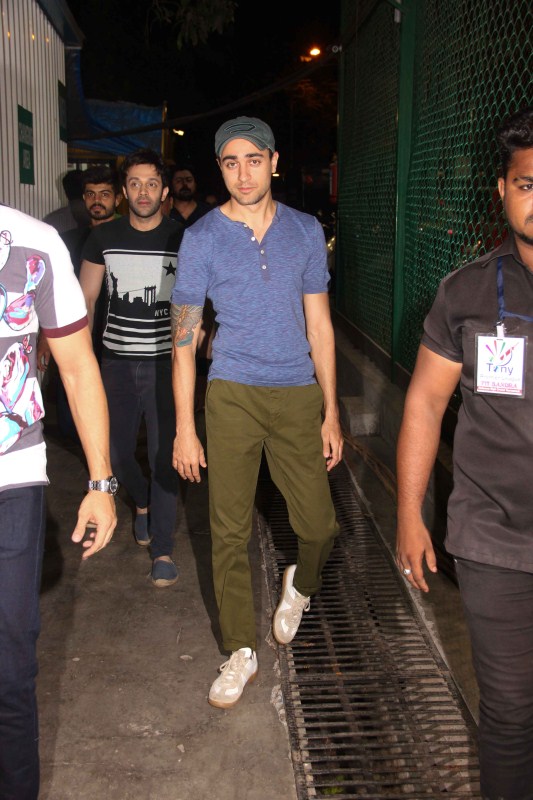 Bollywood actor Imran Khan attends Final of Tony Premier League in Mumbai on March 31, 2017. Imran Khan,actor Imran Khan,Imran Khan attends Final of Tony Premier League,Tony Premier League,Tony Premier League final,Imran Khan pics,Imran Khan images,Imran Khan stills,Imran Khan pictures