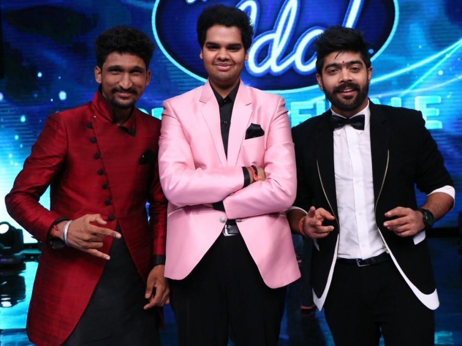 TOP 3 finalists Khuda Baksh, PVNS Rohit & LV Revanth on Indian Idol 9. Farah Khan,Sabse Bada Kalakar judge Arshad Warsi,Indian Idol 9,Indian Idol 9 Grand Finale,Indian Idol 9 Finale,Indian Idol 9 Grand Finale pics,Indian Idol 9 Grand Finale images,Indian Idol 9 Grand Finale stills,Indian Idol 9 Grand Finale pictures