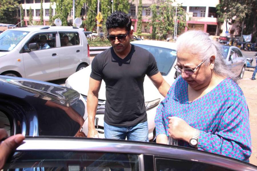 Bollywood actor Farhan Akhtar with his mother spotted at Bandra in Mumbai, India on April 2, 2017. Farhan Akhtar,Farhan Akhtar with her mother,Farhan Akhtar mother,actor Farhan Akhtar,Farhan Akhtar pics,Farhan Akhtar images,Farhan Akhtar stills,Farhan Akhtar pictures,Farhan Akhtar photos