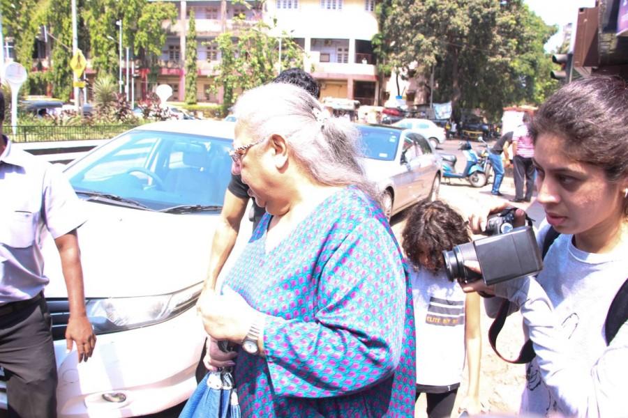 Bollywood actor Farhan Akhtar with his mother spotted at Bandra in Mumbai, India on April 2, 2017. Farhan Akhtar,Farhan Akhtar with her mother,Farhan Akhtar mother,actor Farhan Akhtar,Farhan Akhtar pics,Farhan Akhtar images,Farhan Akhtar stills,Farhan Akhtar pictures,Farhan Akhtar photos