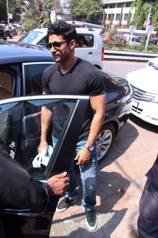 Bollywood actor Farhan Akhtar with his mother spotted at Bandra in Mumbai, India on April 2, 2017. Farhan Akhtar,Farhan Akhtar with her mother,Farhan Akhtar mother,actor Farhan Akhtar,Farhan Akhtar pics,Farhan Akhtar images,Farhan Akhtar stills,Farhan Akhtar pictures,Farhan Akhtar photos