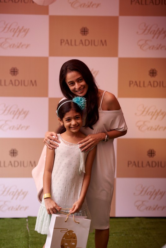 Participating in the treasure hunt, each child was given a clue sheet before each mum-kid duo went off for their Easter Hunt, spanning across the length and breadth of the luxury destination. Easter party at Palladium,Easter party,Aditi Duggar,Pooja Advani,Akanksha Aggarwal,Easter party pics,Easter party images,Easter party stills,Easter party pictures
