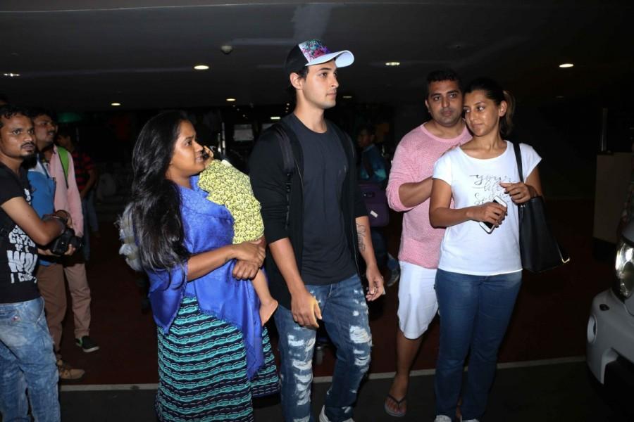 Bollywood actor Salman Khan, Iulia Vantur and the entire Khan family spotted as they return after a grand celebration of Ahil's first birthday in Maldives. Salman Khan,Iulia Vantur,Ahil's first birthday,Arbaaz,Sohail,Malaika,Seema,Arhaan,Nirvaan,Yohan,Ayaan,Alvira,Atul