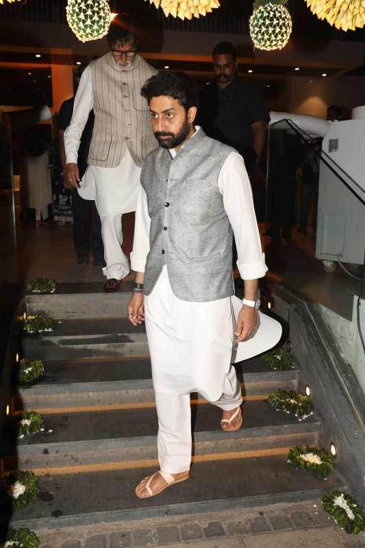 Bollywood celebs Amitabh Bachchan and Abhishek Bachchan spotted at Blue Sea. Amitabh Bachchan,Abhishek Bachchan,Aishwarya Rai Bachchan,Aishwarya Rai and Abhishek,Amitabh Bachchan and Aishwarya Rai
