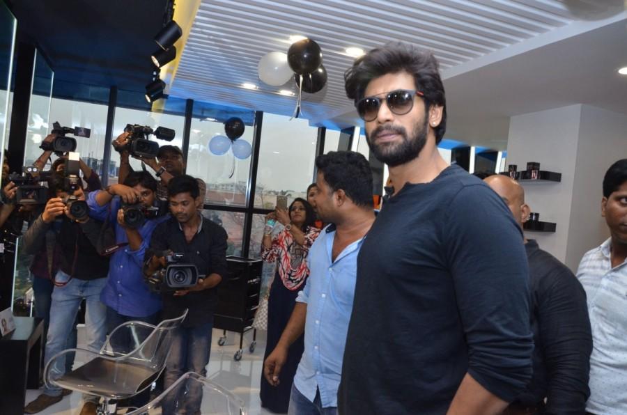 South Indian actor Rana Daggubati Launches Toni & Guy Salon at Road No 12, Banjara Hills. Rana Daggubati,actor Rana Daggubati,Toni & Guy Salon,Rana Daggubati launches Toni & Guy salon,Rana Daggubati pics,Rana Daggubati images,Rana Daggubati stills,Rana Daggubati pictures,Rana Daggubati photos