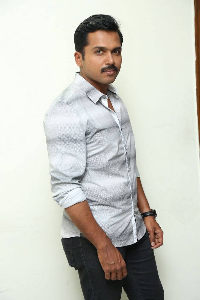 Actor Karthi spotted at Cheliyaa press meet event. Karthi and Aditi Rao Hydari,Karthi,Aditi Rao Hydari,Cheliyaa movie press meet,Cheliyaa press meet,Cheliyaa press meet pics,Cheliyaa press meet images,Cheliyaa press meet photos,Cheliyaa press meet stills,Cheliyaa press meet pictures